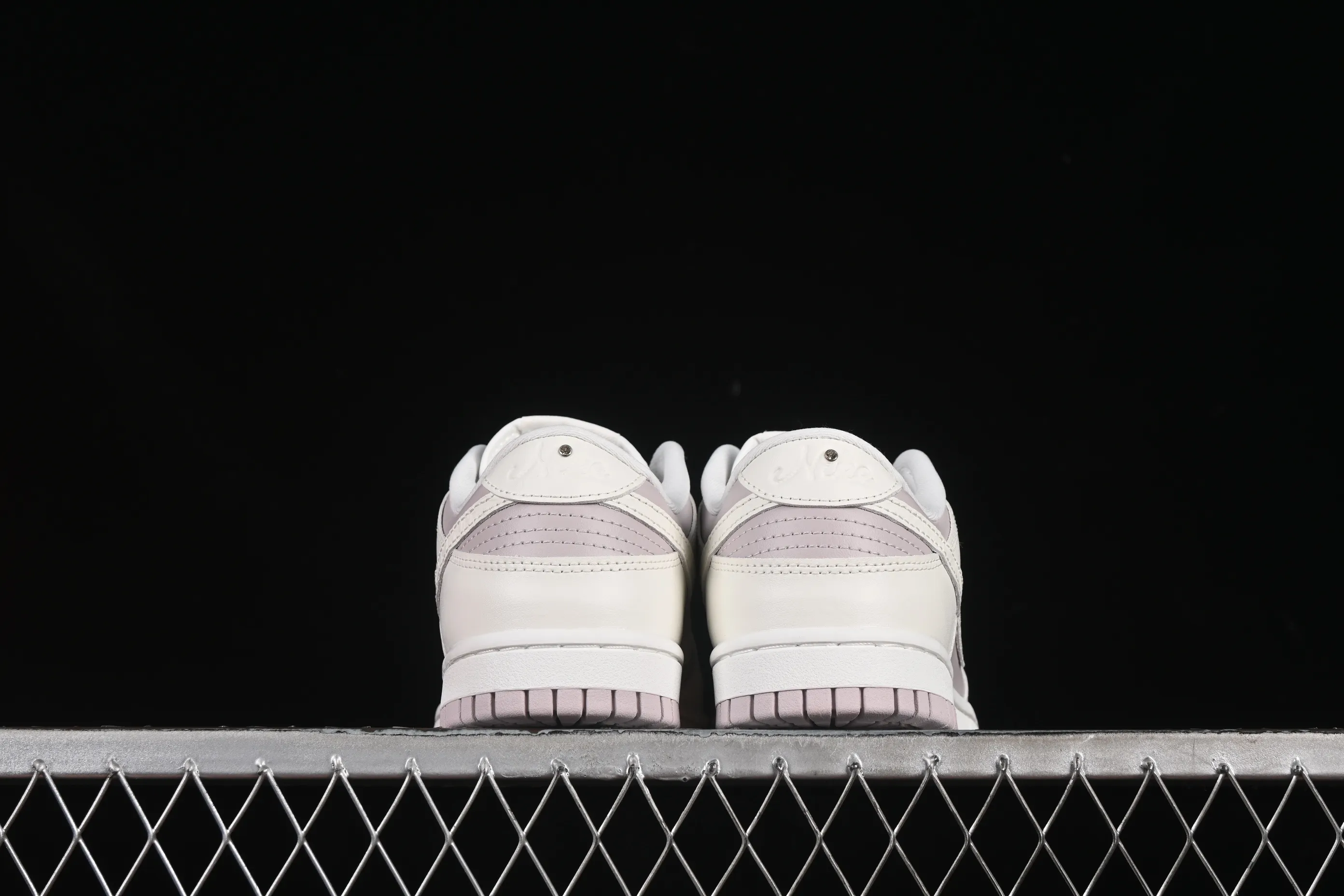 All categories Nk SB Dunk series Nk SB Dunk Low low-top sneakers Nike SB Dunk Low white lavender embossed low-top casual sneakers IH0639-011